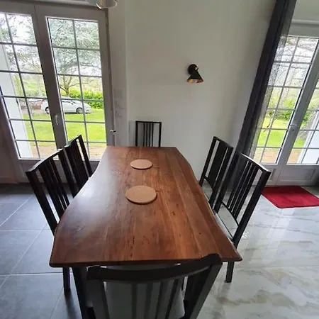 Entier Avec Grand Jardin Et Parking Wifi 6 Et Fibre *