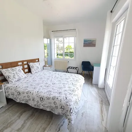 Entier Avec Grand Jardin Et Parking Wifi 6 Et Fibre *